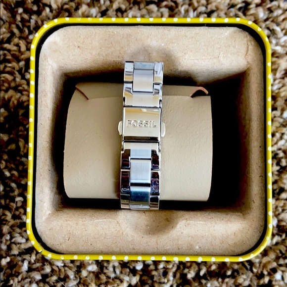 Pink Fossil Watch - Picture 3 of 6